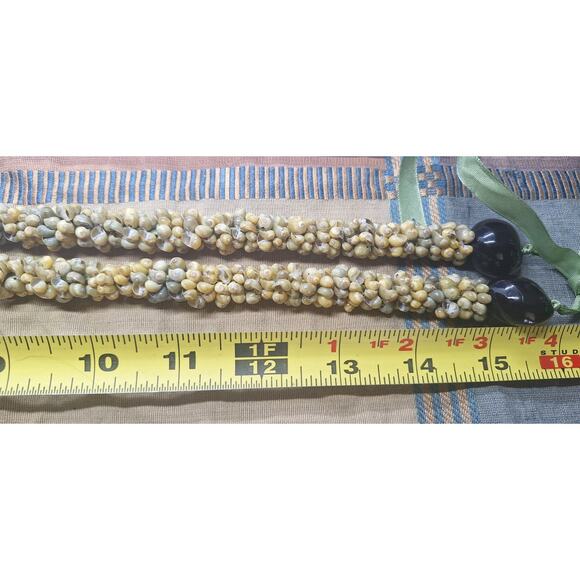 Cluster shell Lei, 31" Lei- genuine Trochus shells & Kukui nuts w/ribbon tie - Picture 3 of 6